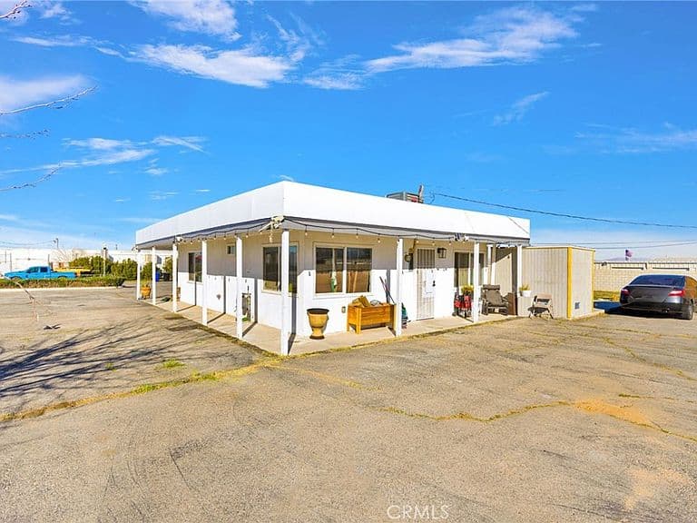 Listing photo 4