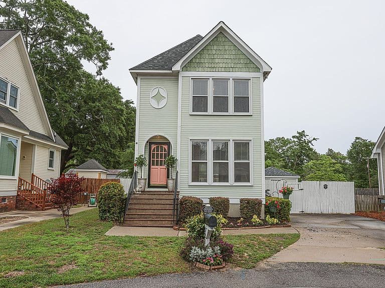 Listing photo 2
