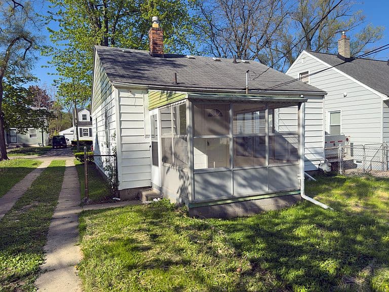 Listing photo 3