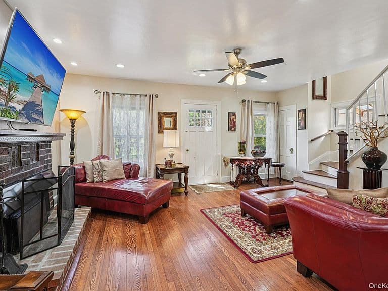 Listing photo 2