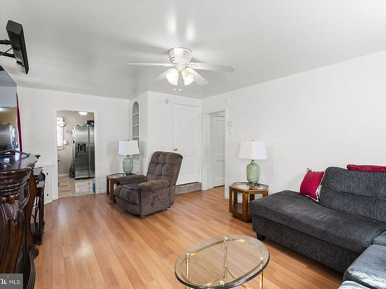 Listing photo 5