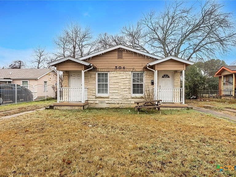 Listing photo 2