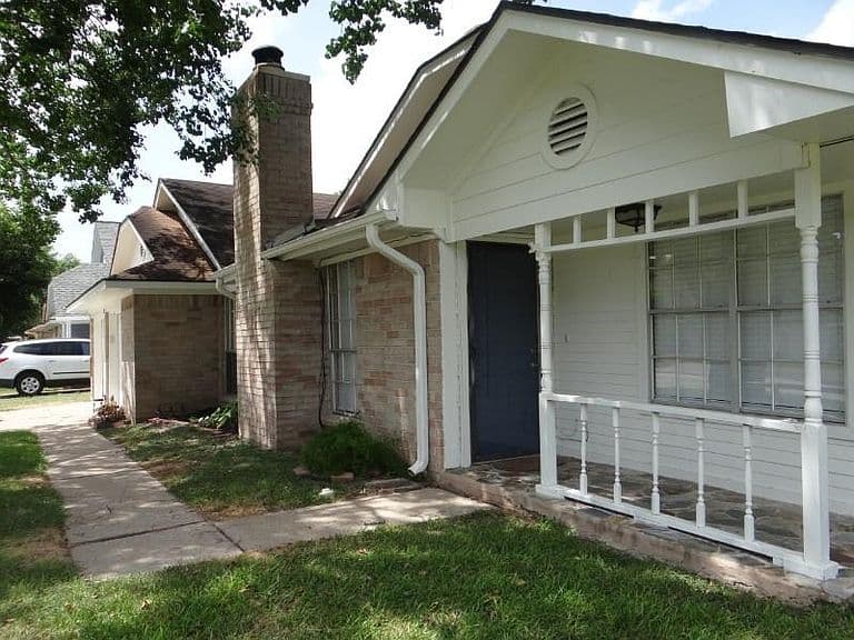 Listing photo 3