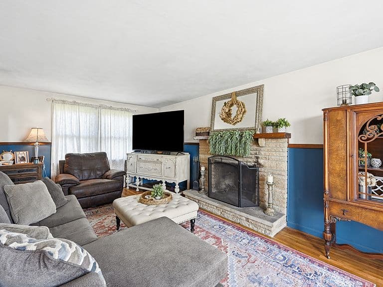 Listing photo 3