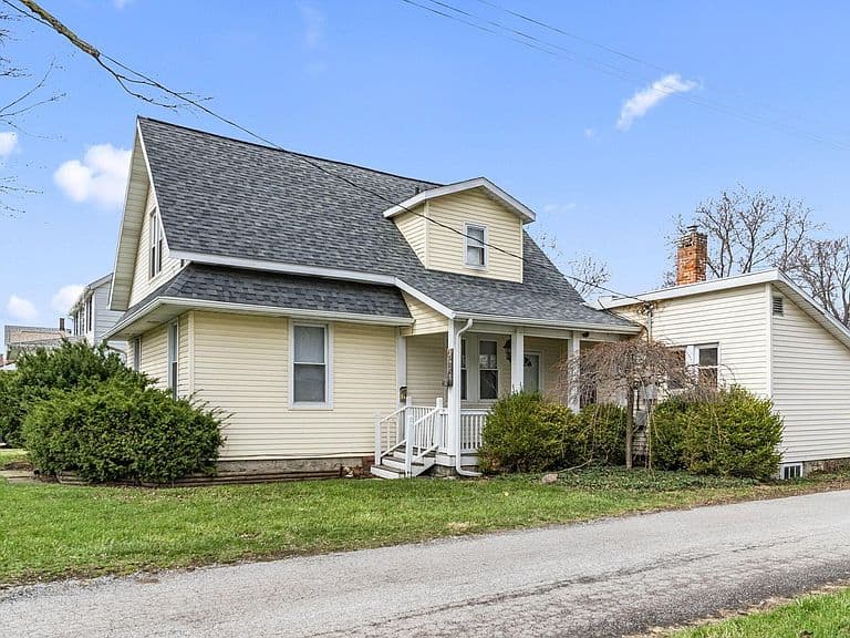 Listing photo 3