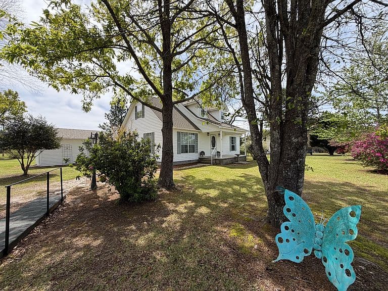 Listing photo 4