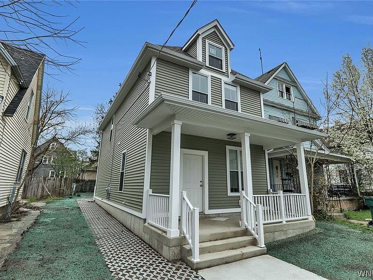 Listing photo 3