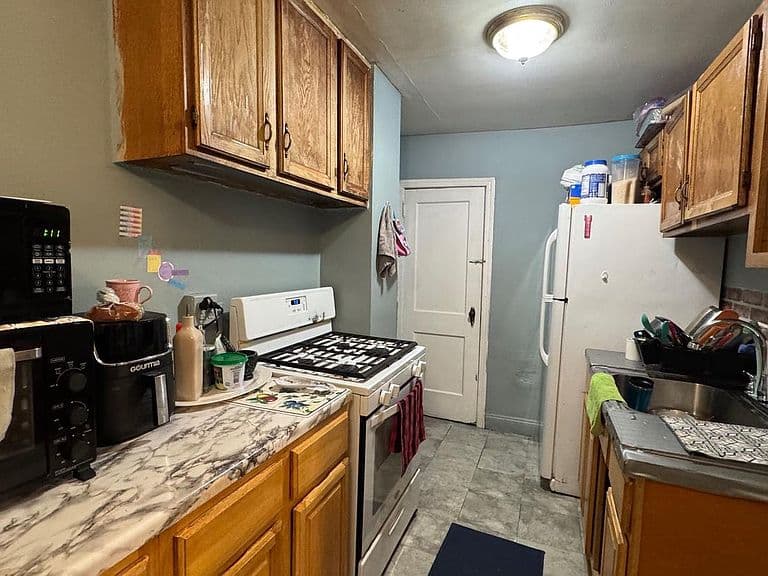 Listing photo 5