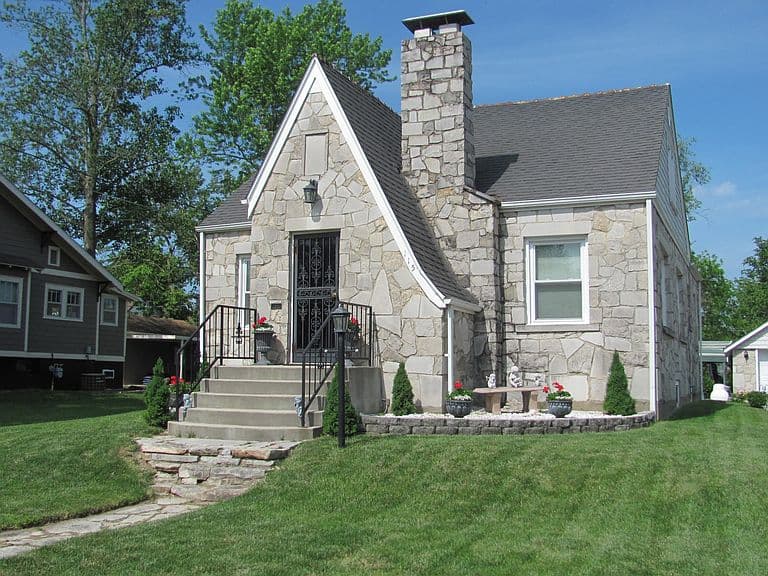 Listing photo 2