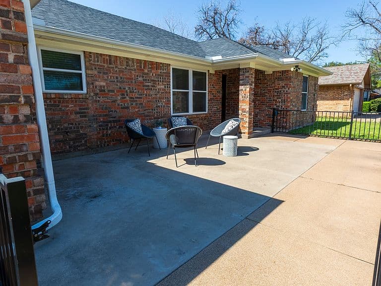 Listing photo 3
