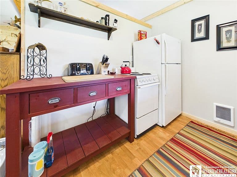 Listing photo 5