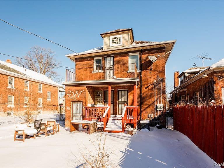 Listing photo 3