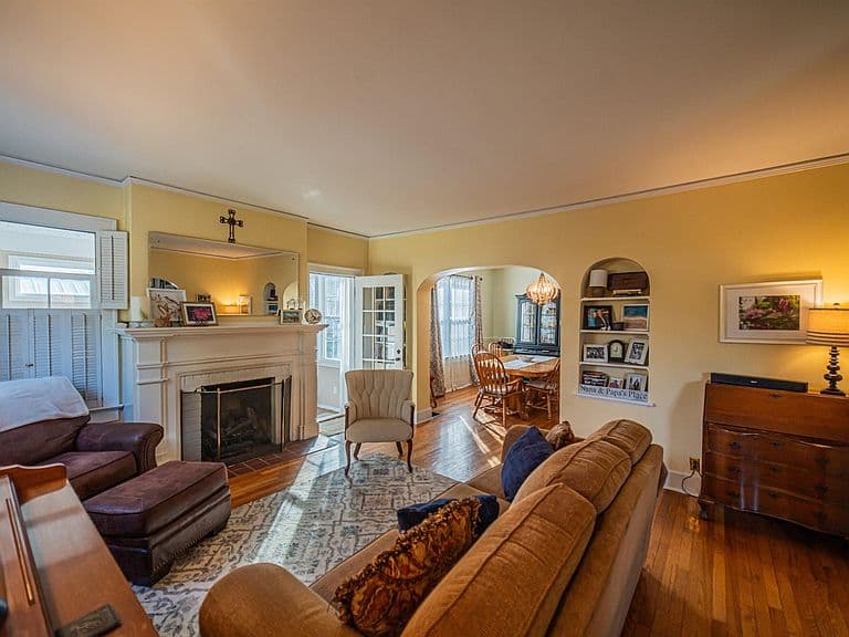 Listing photo 5