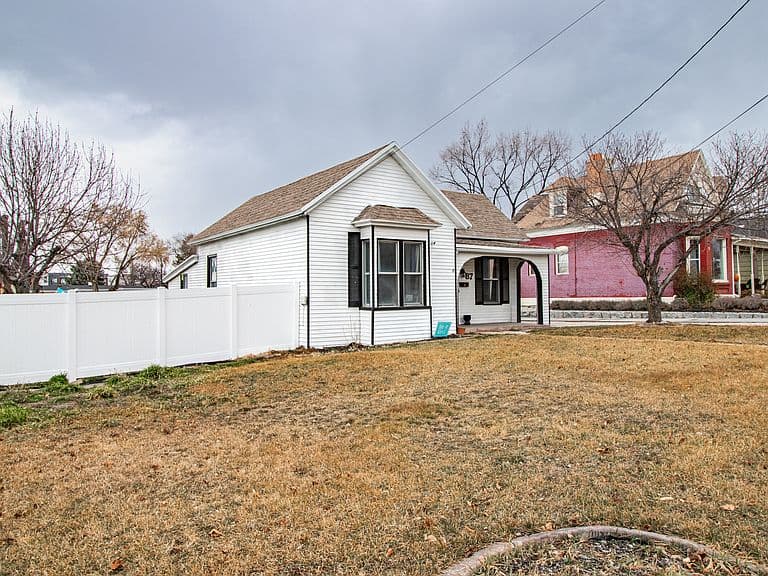 Listing photo 2