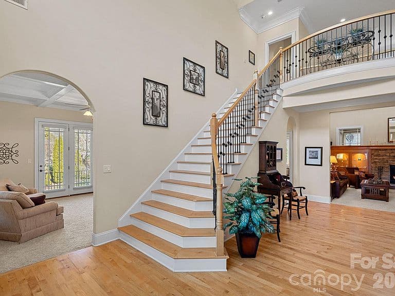 Listing photo 5