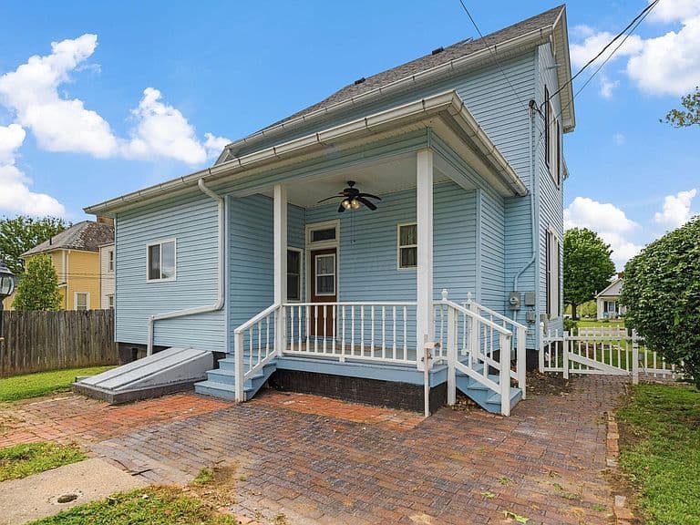 Listing photo 3