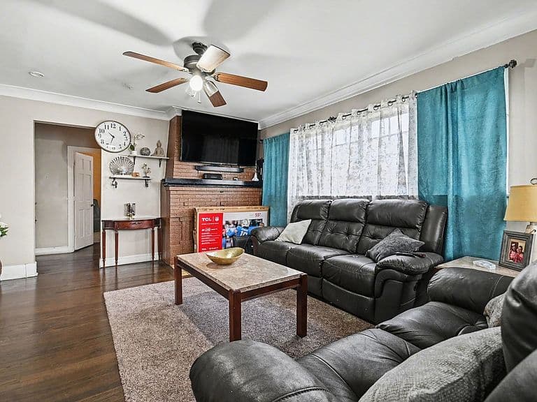 Listing photo 3