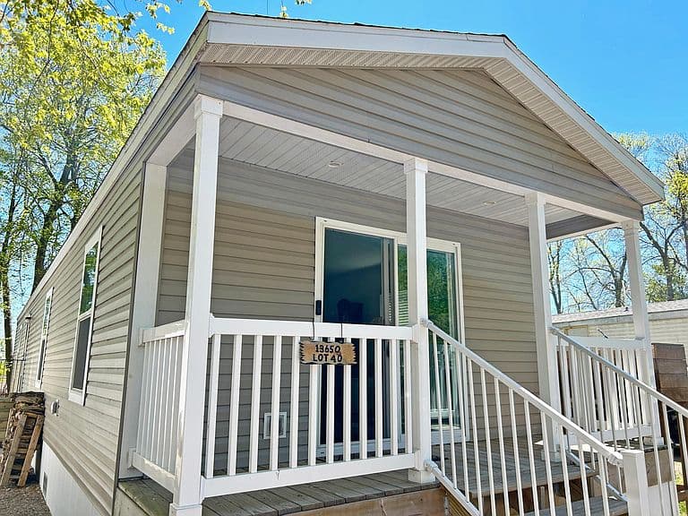 Listing photo 2