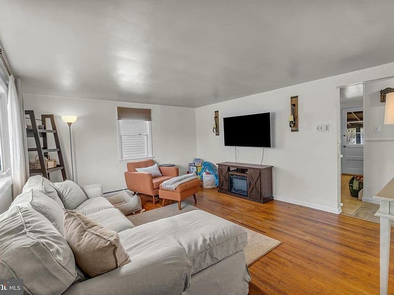 Listing photo 5