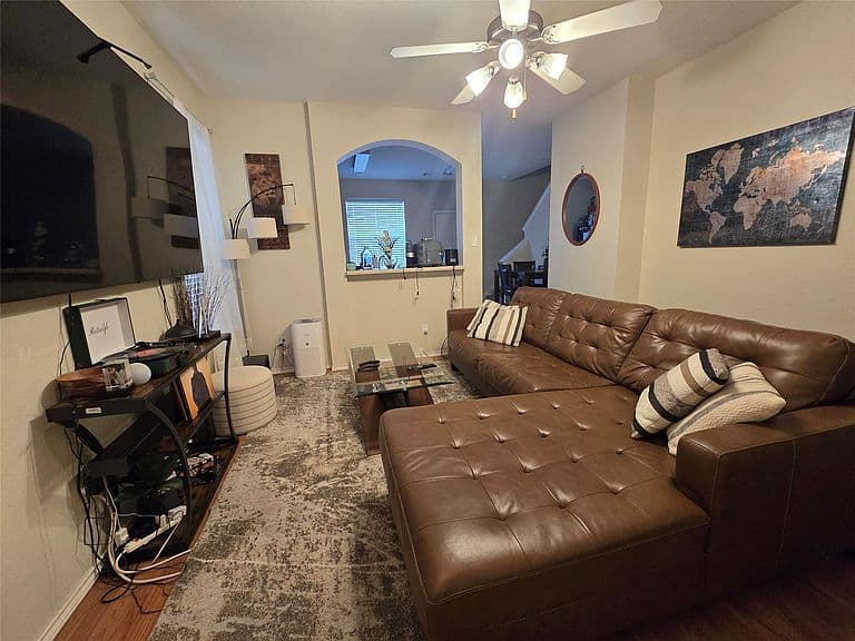Listing photo 4