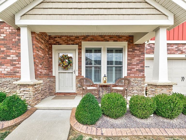 Listing photo 2