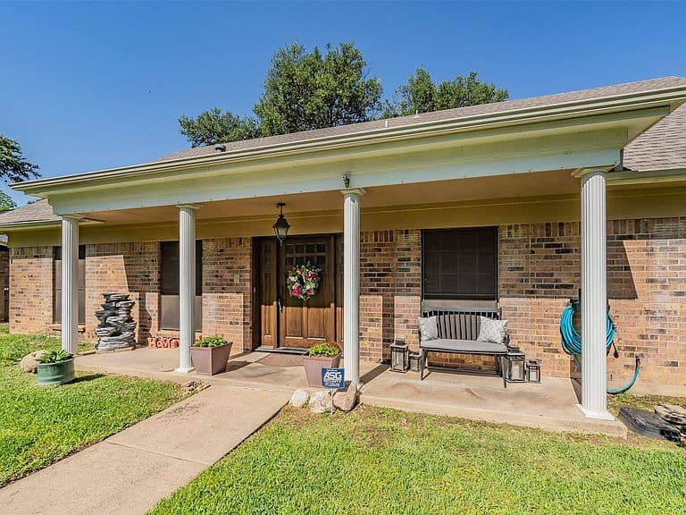 Listing photo 3