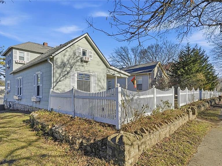 Listing photo 4