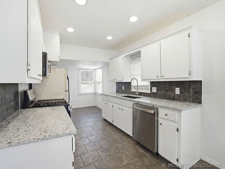 Listing photo 5