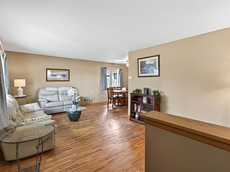 Listing photo 5