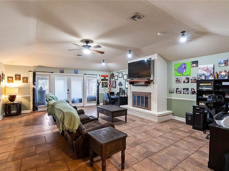 Listing photo 4