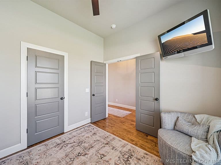 Listing photo 5