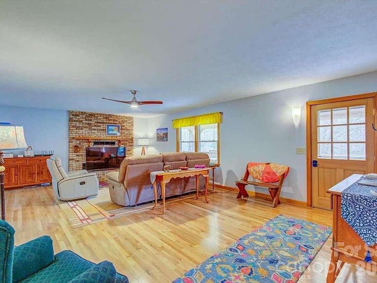 Listing photo 4