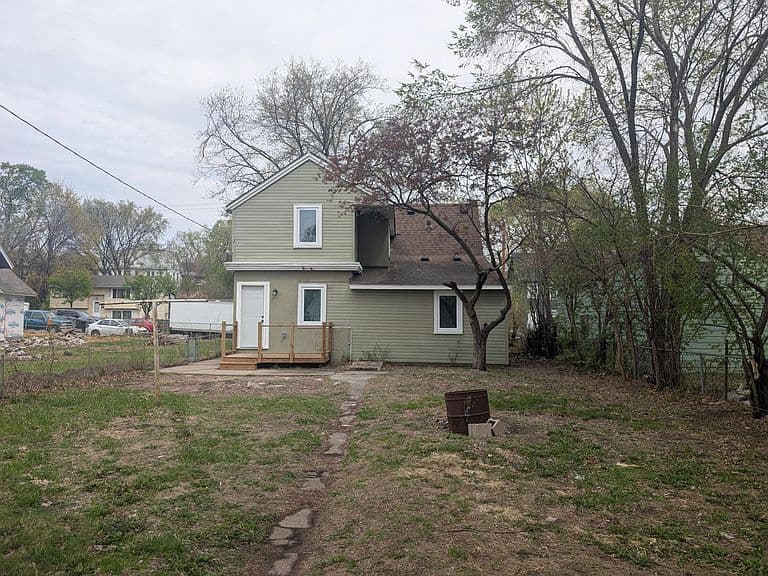 Listing photo 2