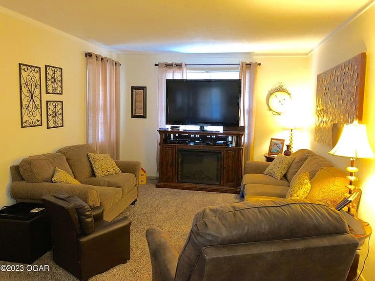 Listing photo 3