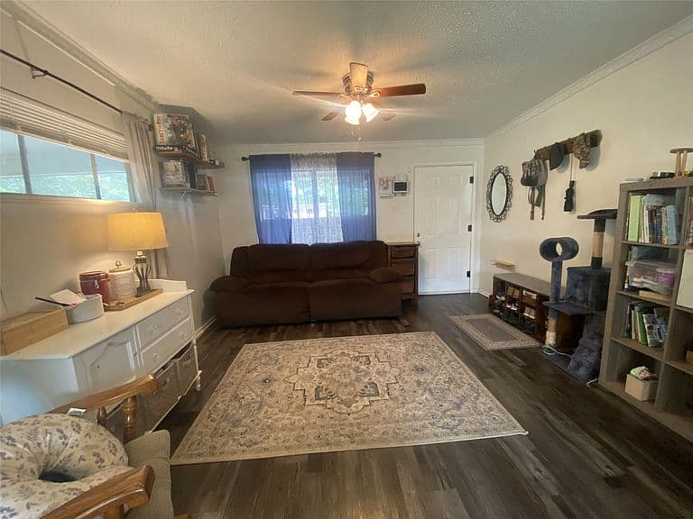 Listing photo 4