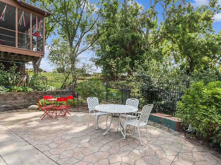 Listing photo 3