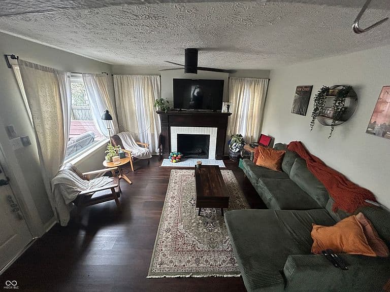 Listing photo 4