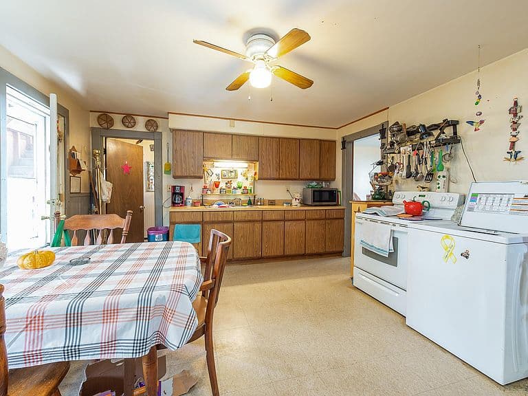 Listing photo 5