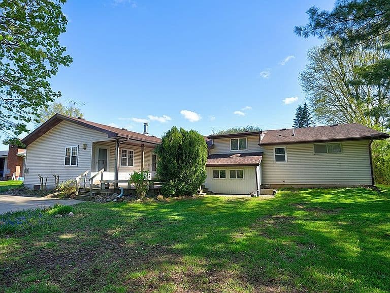 Listing photo 5
