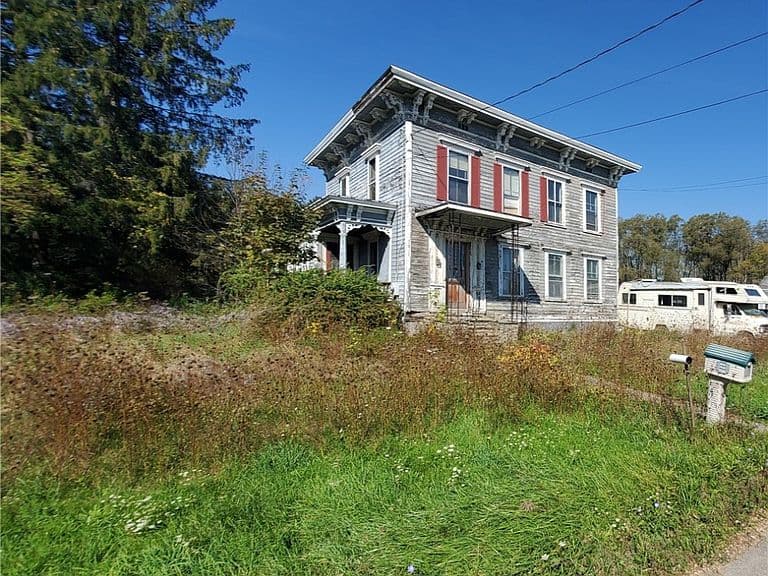 Listing photo 2