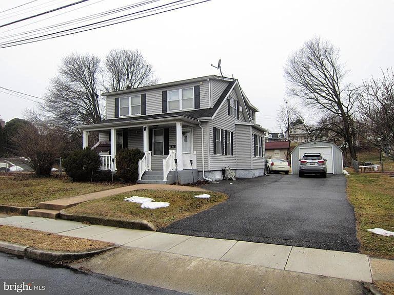 Listing photo 2