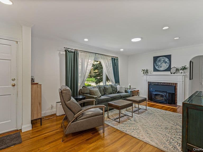 Listing photo 4