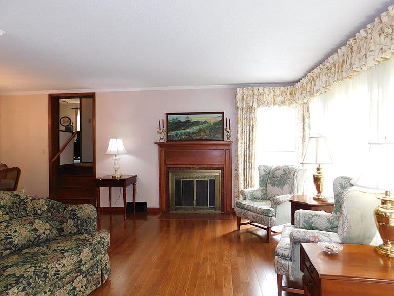 Listing photo 3