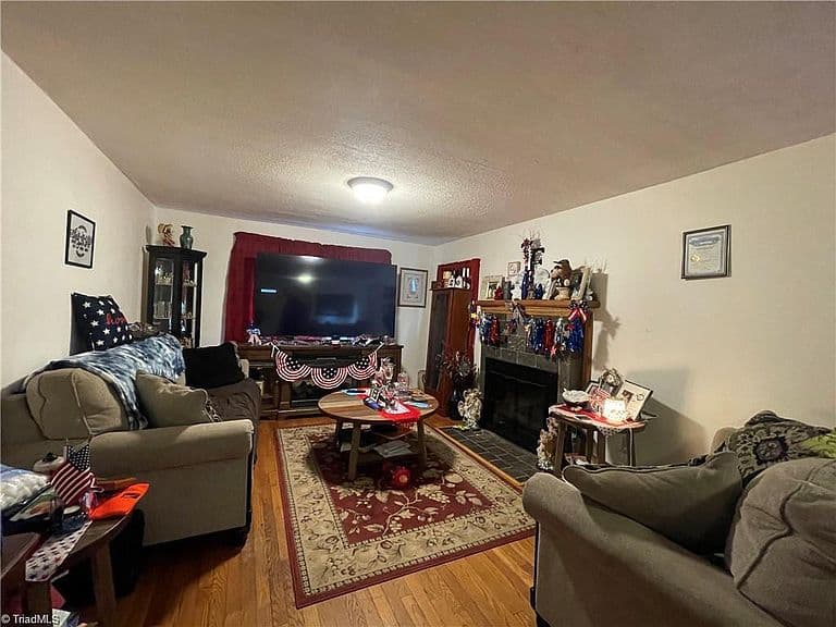 Listing photo 5