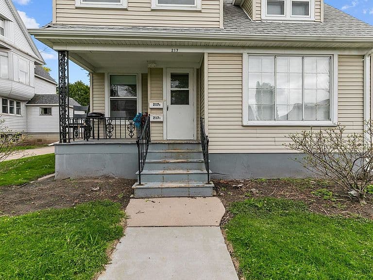 Listing photo 3