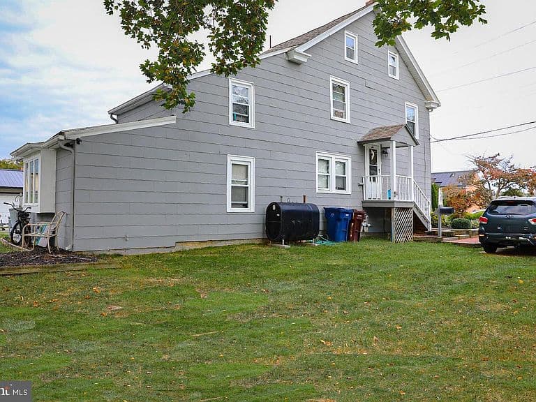 Listing photo 4