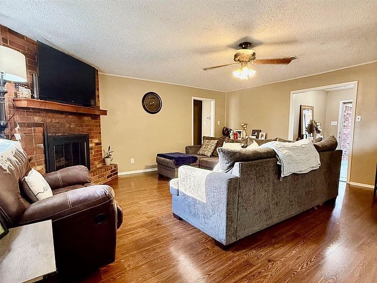 Listing photo 3