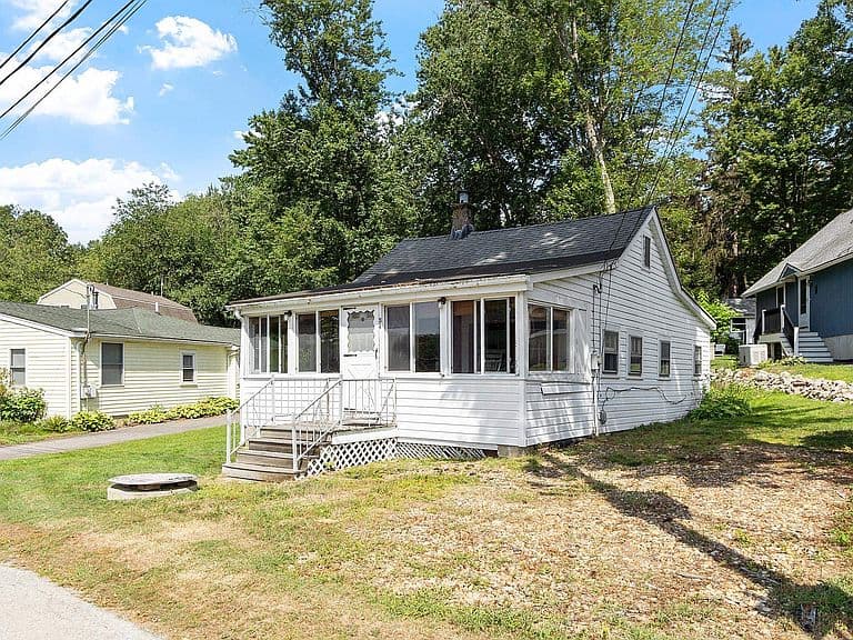 Listing photo 3