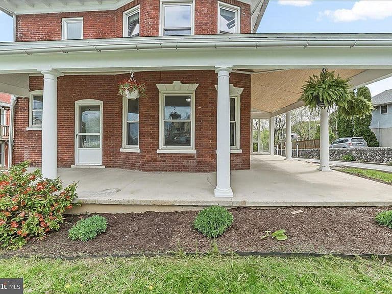 Listing photo 3