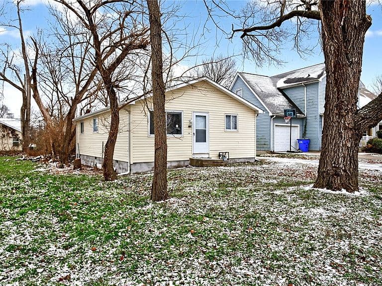 Listing photo 3